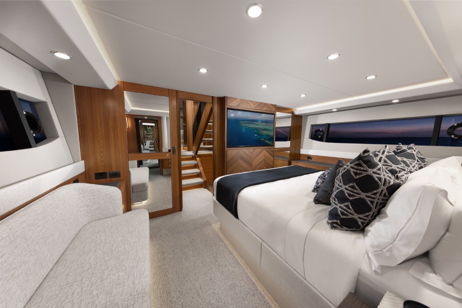 M75 master stateroom